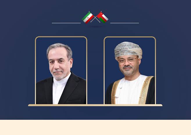 عُمان وإيران تبحثان استئناف الحوار والملاحة بمضيق هرمز